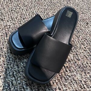 BLACK PLATFORM SANDALS